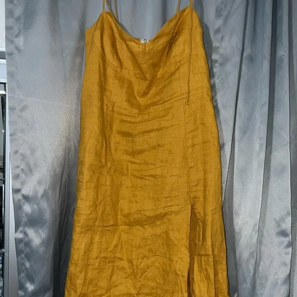 Reformation dress - Picture 2 of 7